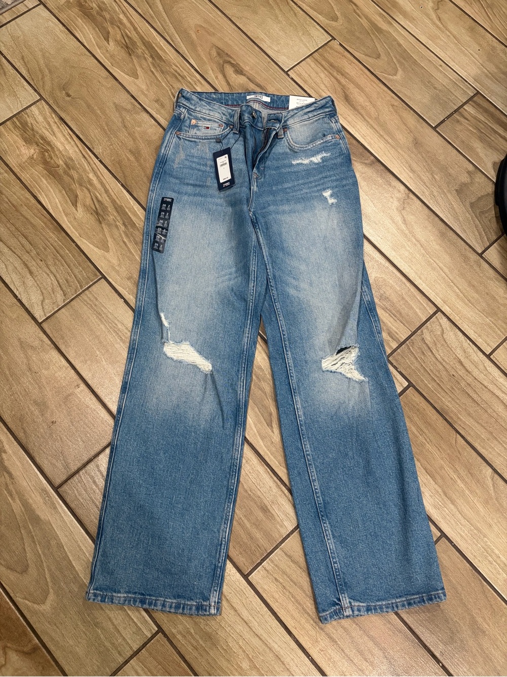 Women’s Tommy Hilfiger Betsy Loose Jeans
Size 2
new with tags